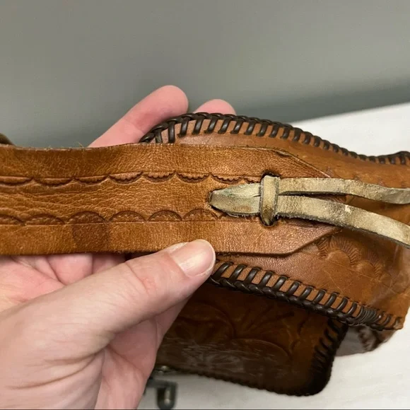 Vintage 70s 80s Hand Tooled Buckstitched Leather Shoulder Saddle Bag - Picture 6 of 16